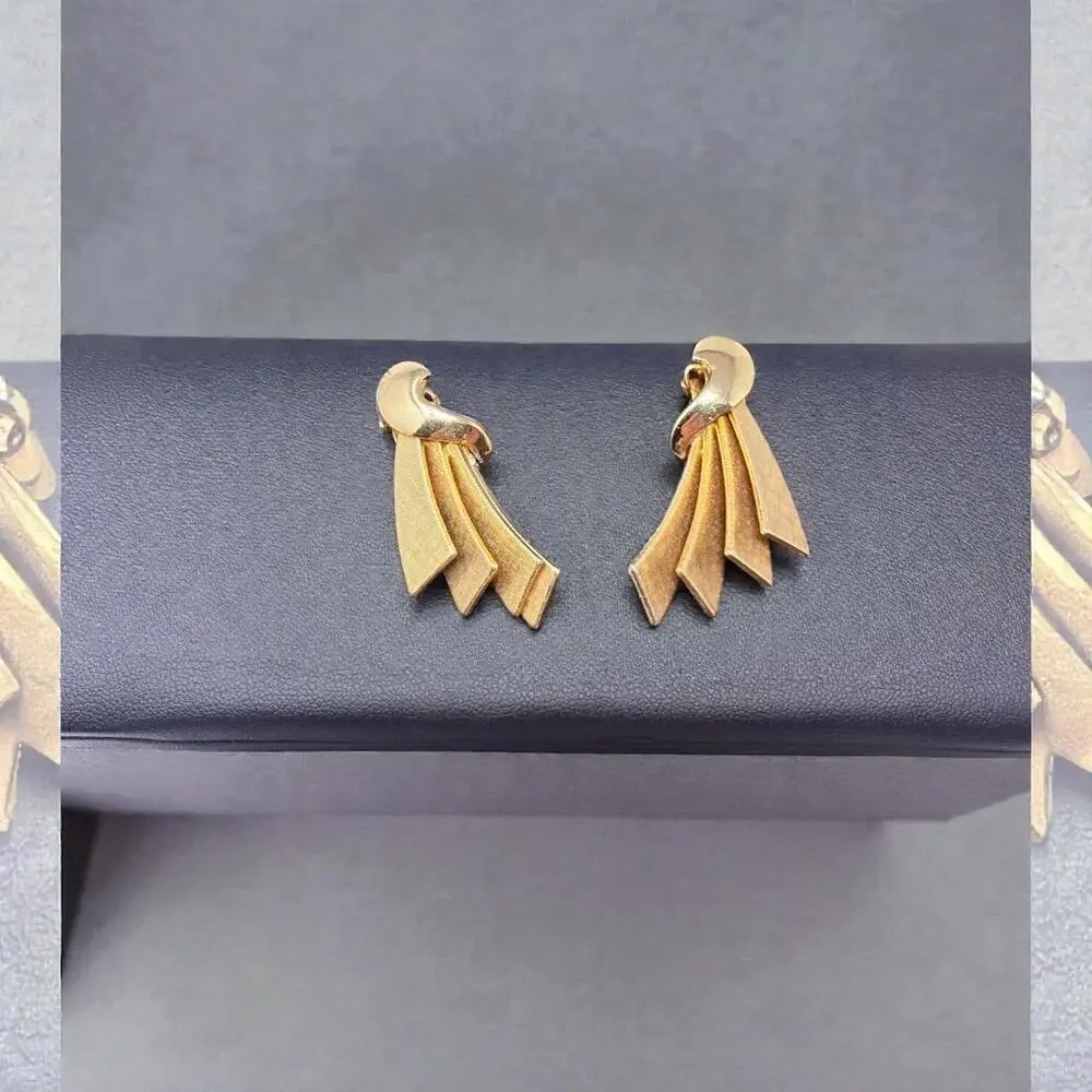 Vintage Mid Century Gold Tone Clip On Earrings Fan Fringe 1950s Modernist